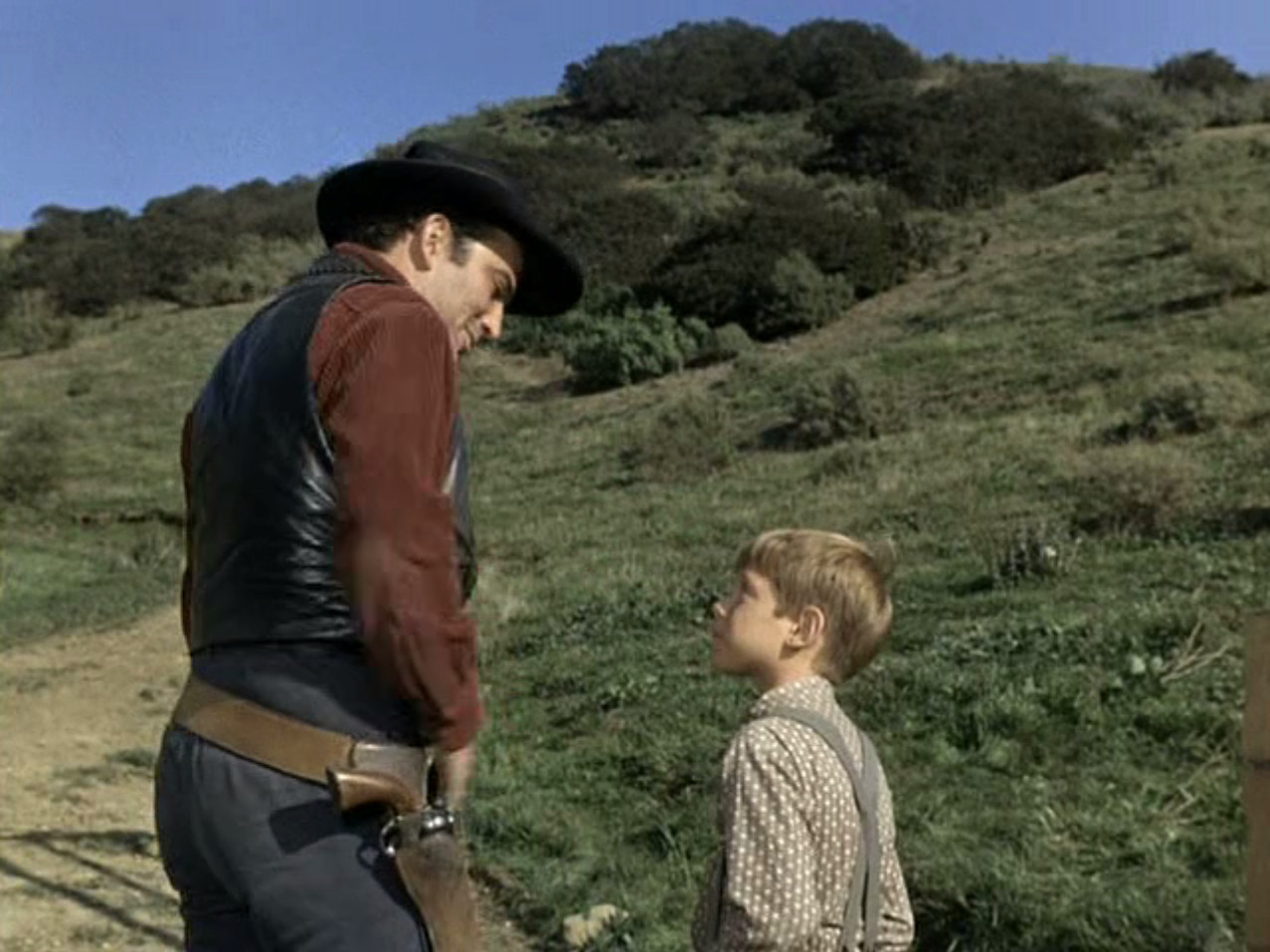 James Drury and Billy Mumy in The Virginian: Old Cowboy (1965)